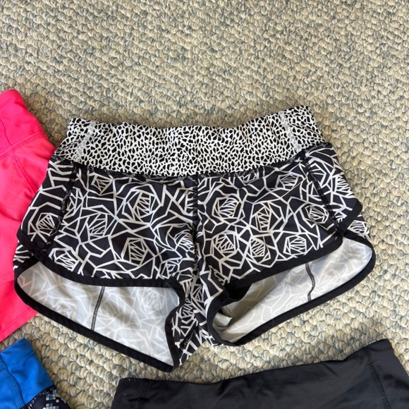 Lululemon Size 2 Shorts - Picture 3 of 14